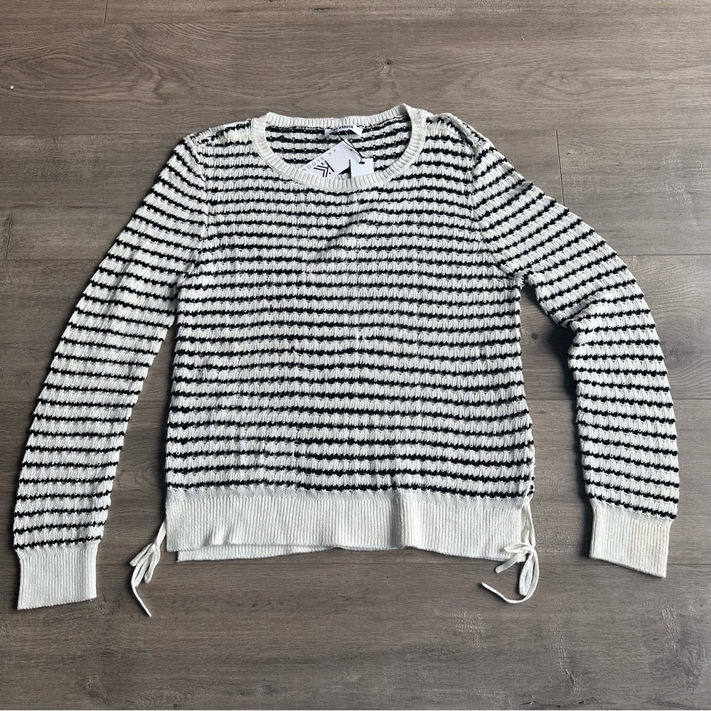 NWT BB Dakota Spoiler Alert Sweater - size large - black and white